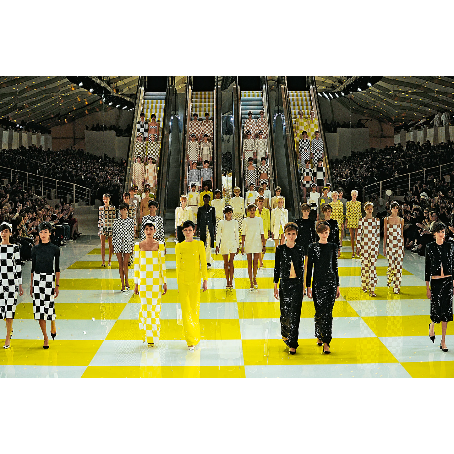 Louis Vuitton Catwalk : The Complete Fashion Collections Book Kitap – ŞuŞu  Home Aksesuar